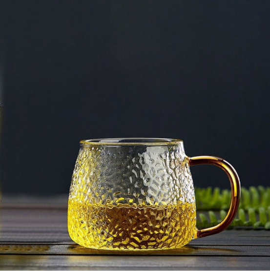 Неліктен ішкен кезде бізге мөлдір шарап көзілдірігі не үшін қажет?