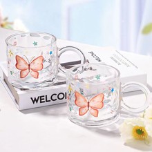 Үлкен құлақ супер ертегінің көбелегі әйнек шыныаяқ